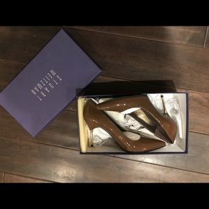 Stuart Weitzman Daisy pump shoe